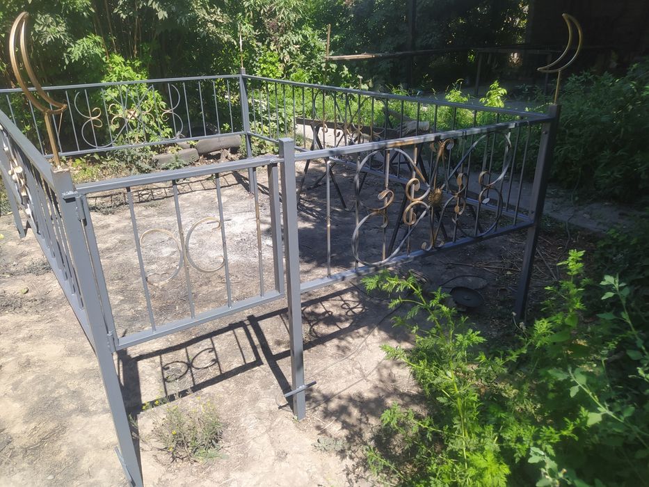 Оградки на кладбище