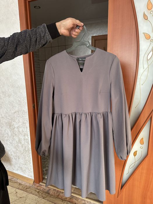 Красивая повседневная платье