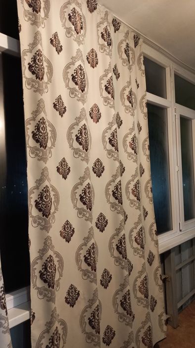 Продам шторы 2 шт..
