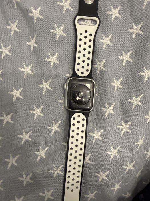Apple watch SE продаю