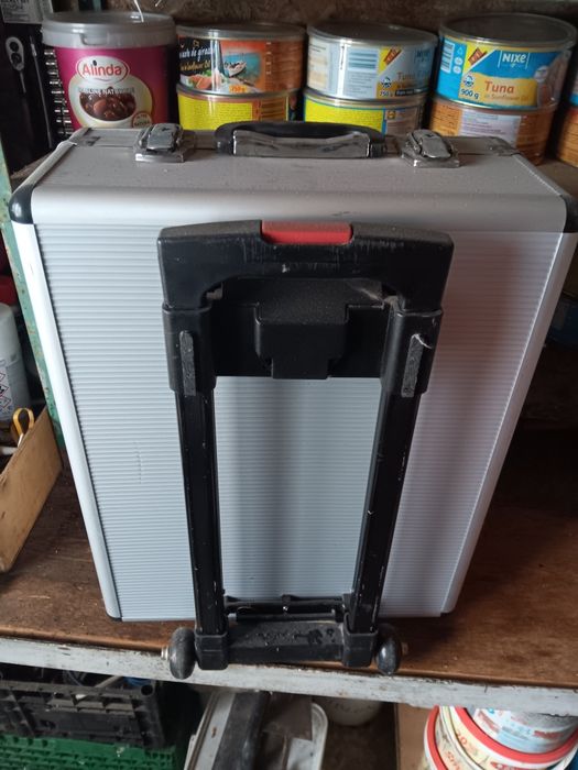 Troler cu , cutie de aluminiu