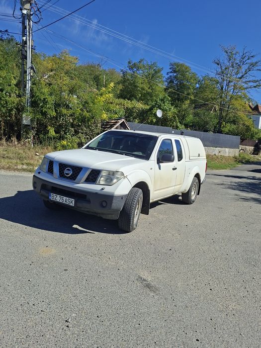 Vând nissan navara