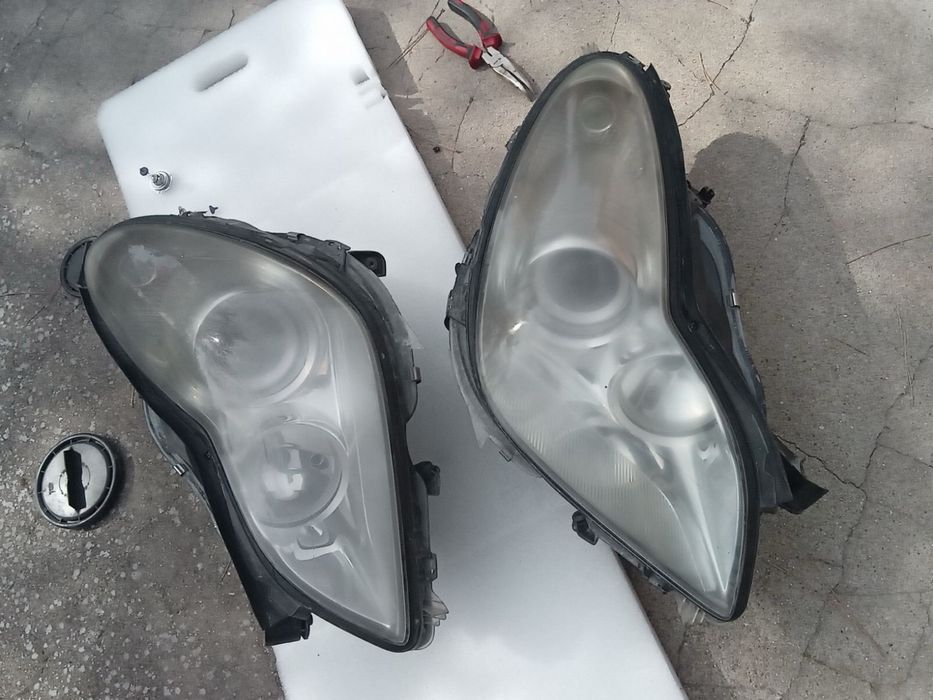 Продавам оригинални фарове за CLS 2009 г