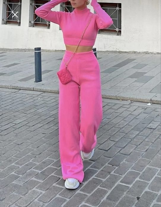 Дамски комплект и пролетно яке бомбър