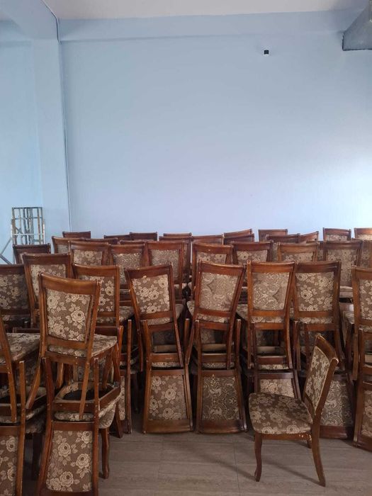 Продам банкетные стулья