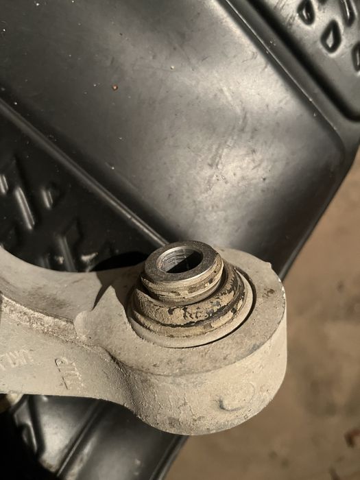 Цапфа задняя левая