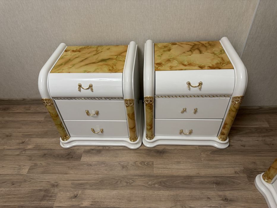 Туалетный столик и тумбочки