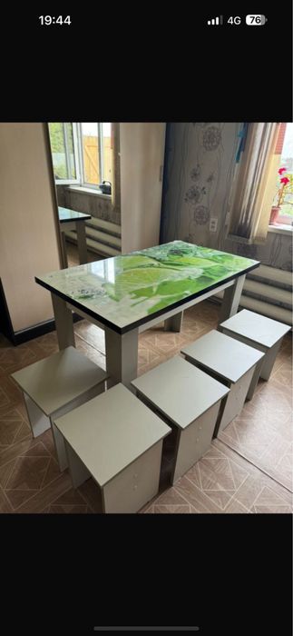 Новый столы с табуретками