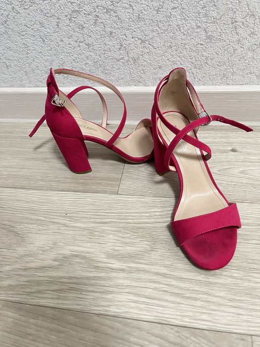 Кеды, туфли от КАРИ брала в бытыр моле