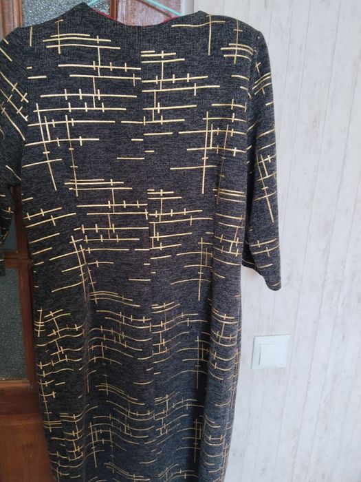 Продаю платье б/у для женщин