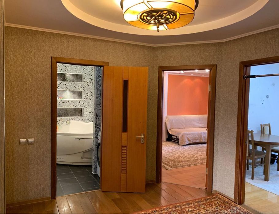Квартира трешка на 12мкр