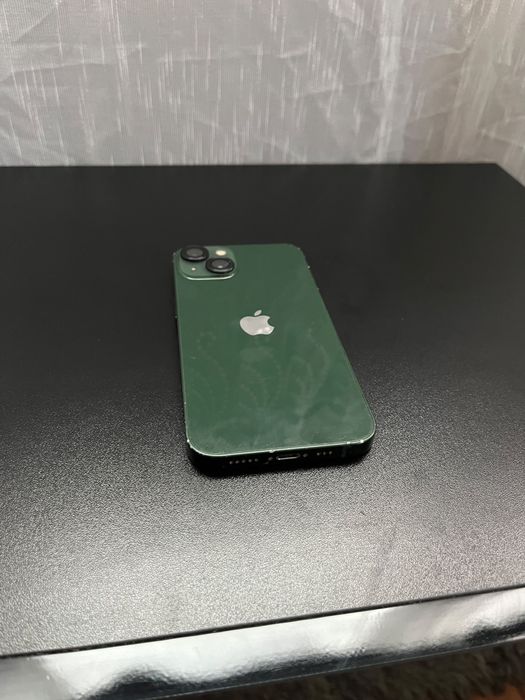 iPhone 13 Green, 73% baterie, funcționează perfect, liber de rețea.