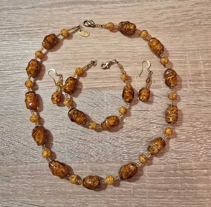 Bijuterii din coral și sticlă de Murano