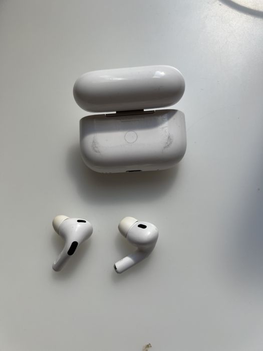 Airpods pro 2 (в неизправност, налична е оригиналната кутия)