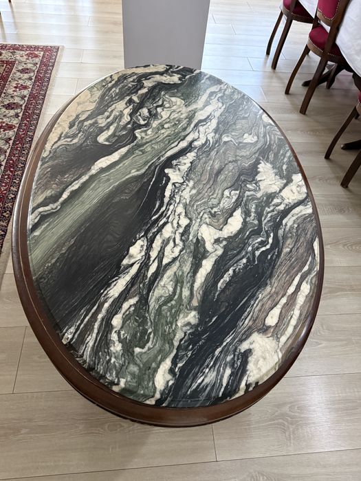 Masă de living elegantă, cu blat din marmură