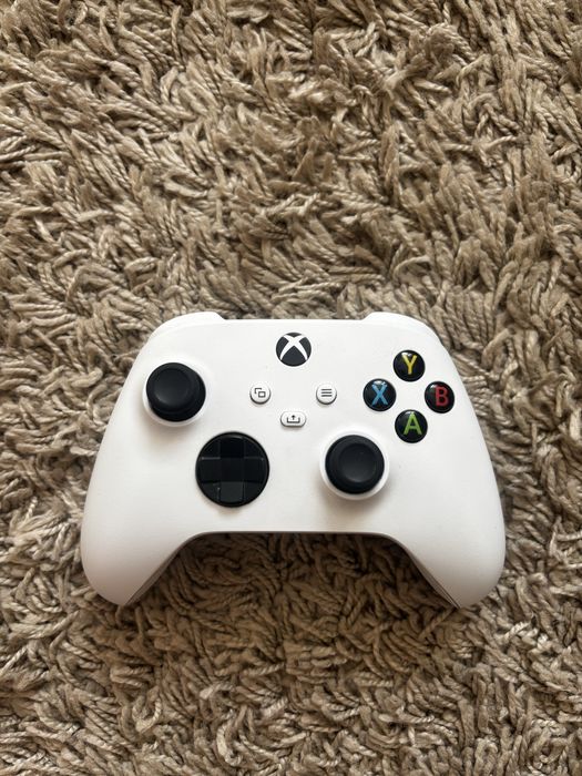 Vând Xbox One S 1TB – 2 controllere + acumulatori + jocuri