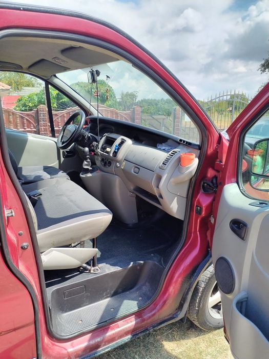 Se vinde renou trafic  baza lunga