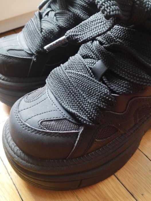 Маратонки Bershka на дебела подметка