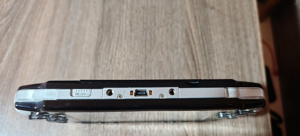 PsP 2004 като нова с 10 игри на дискове!