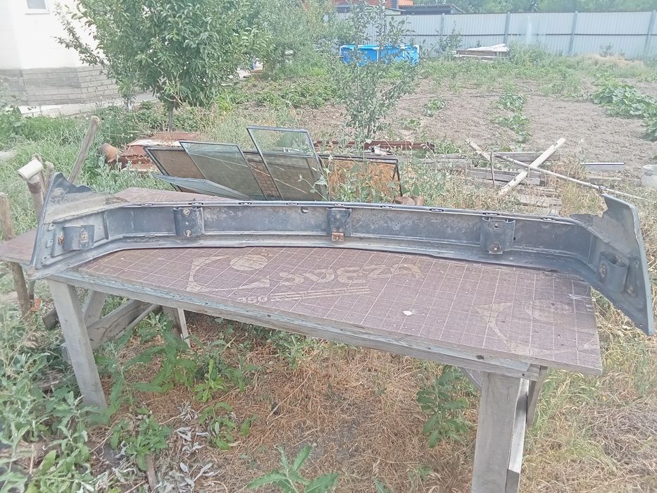 Продам  передни бампер мерседес 124