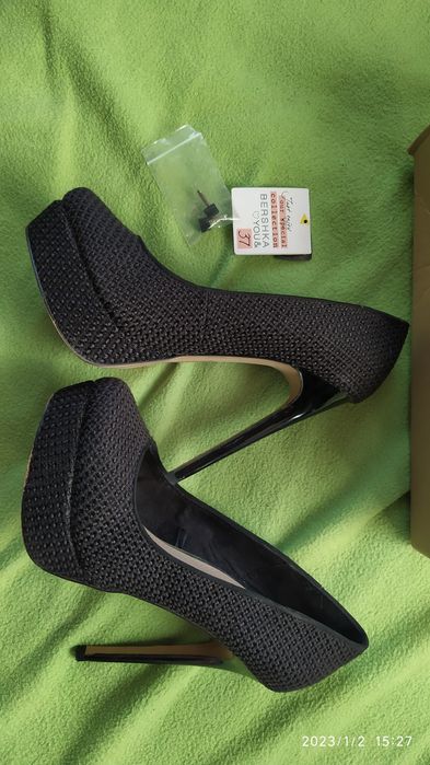 Обувки на висок ток Bershka размер 37