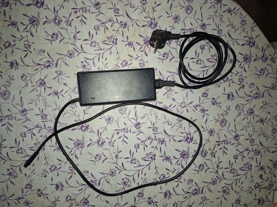 Trotinetă electrică 250W | 25 km/h | Încărcător inclus
