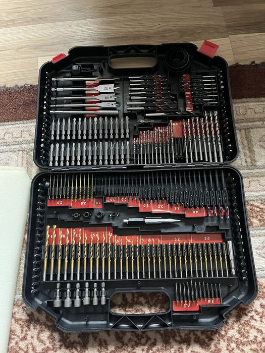 Чисто нов куфар със свредла