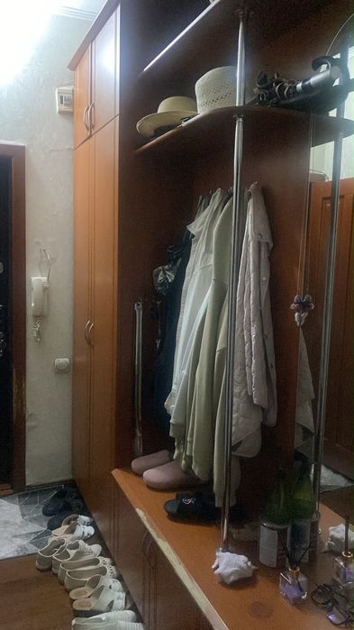 Продам в прихожую шкаф