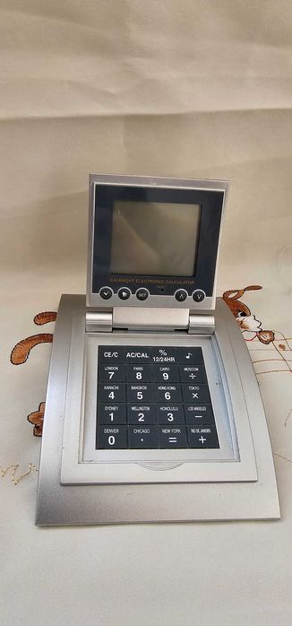Calendar/Calculator electronic