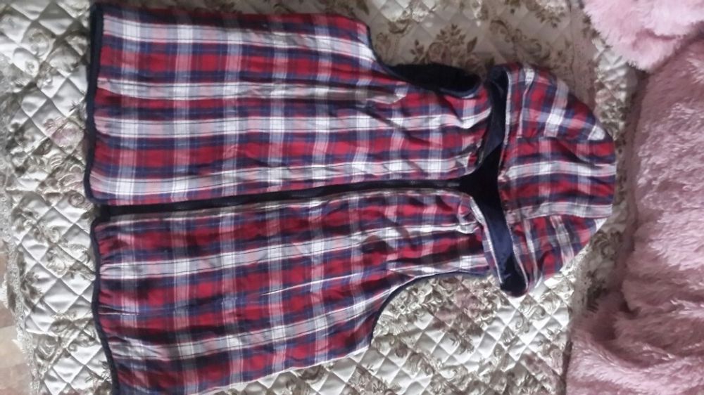 Продам двухсторонию безрукавку