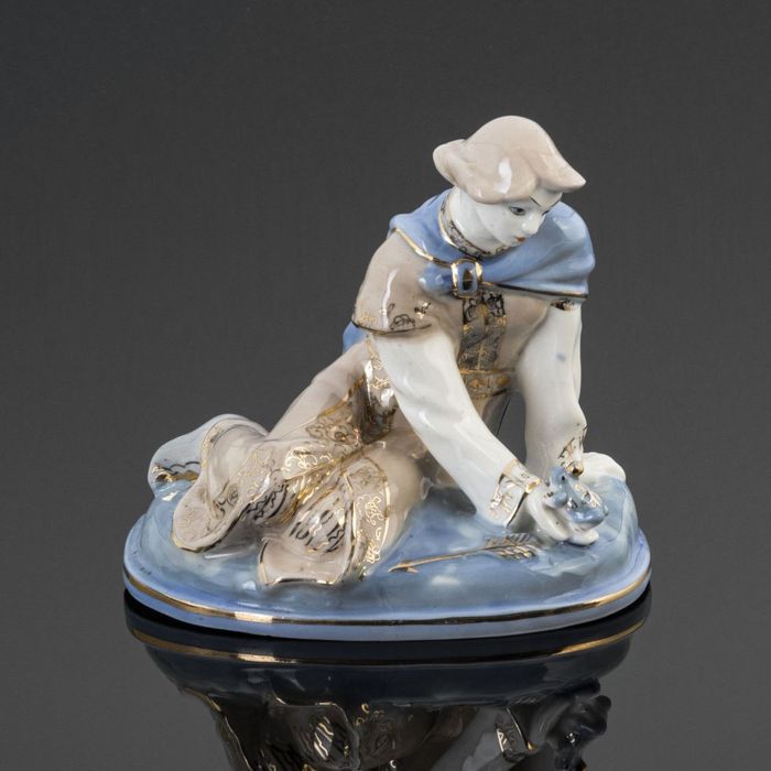 Антикварные коллекционные статуэтки