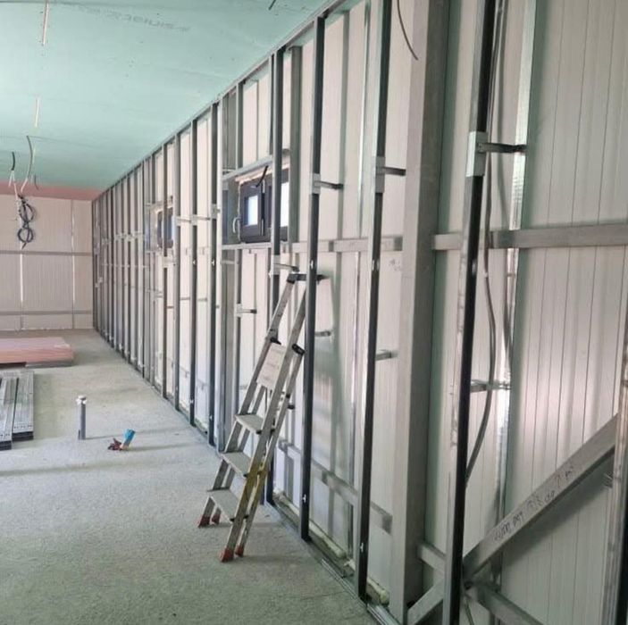 Vând Case modulare pe structura metalica