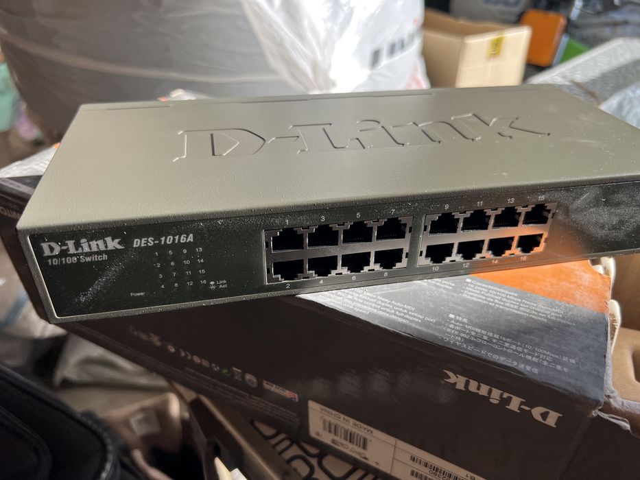 Коммутатор «D-Link» 16 портов и модем «ZTE»