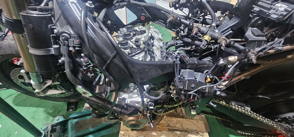 BMW S1000R 2022 -> 2 броя двигателя оборудвани цялостно