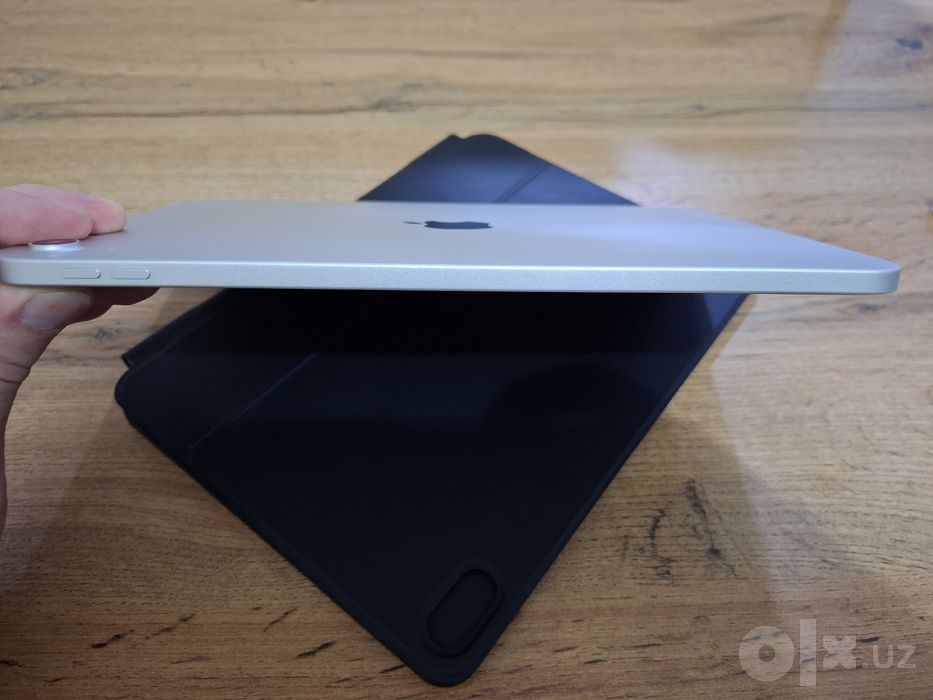 iPad A16, батарея 100%.