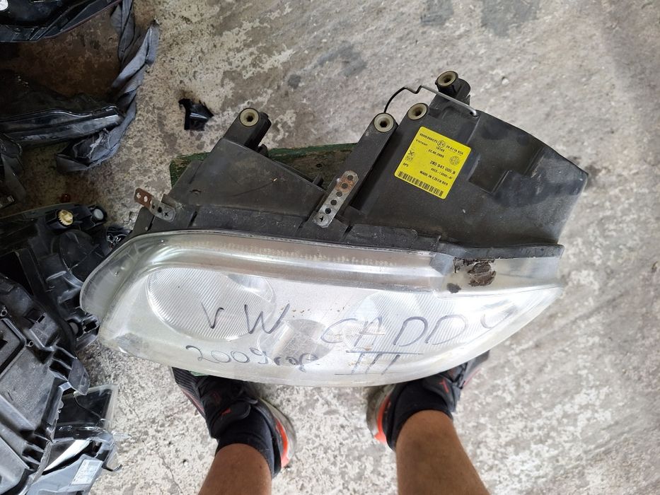 Ляв фар за VW Caddy 2009