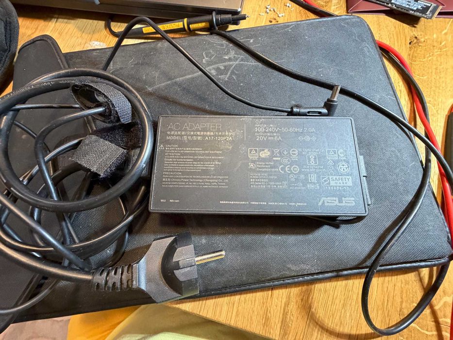 Продавам лаптоп ASUS UX534F за части / на части