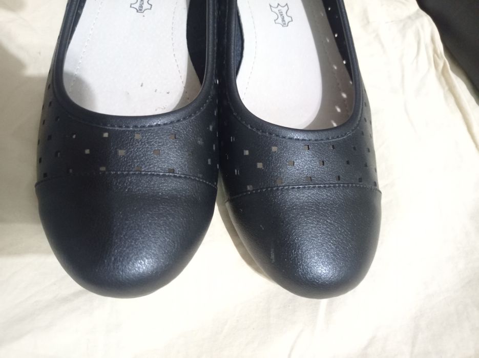 Туфли(балетки) на низком каблуке. Кожаные