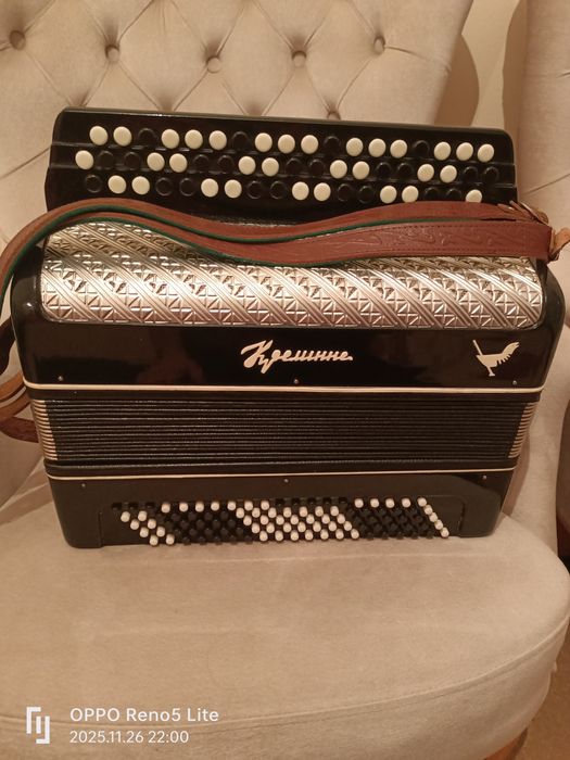 Баян  сатылады..