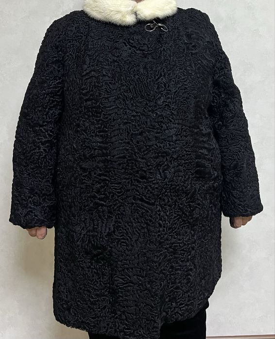 Шуба Каракуль с Норковым воротником.