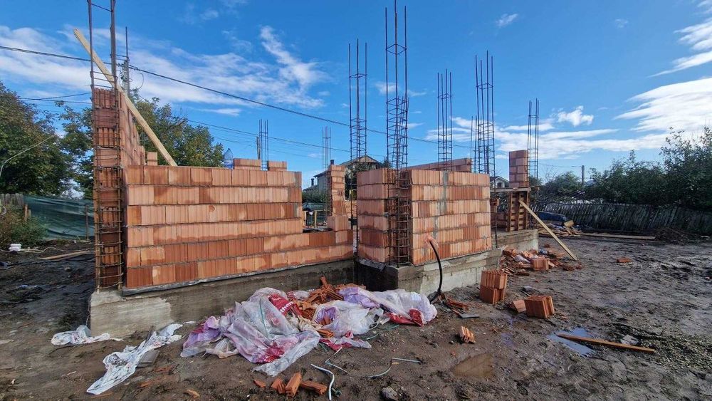 Lucrări de construcții / Fațade/finisaje interioare/exterioare