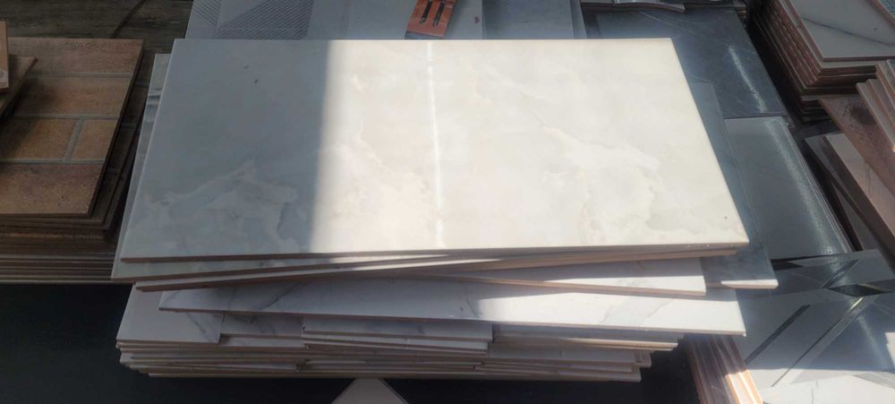 Кафель отдам даром