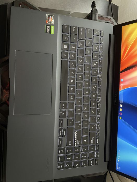 Laptop Asus R7 6800h, 3050 TI, 16gb ram 144hz