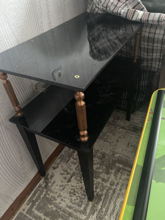 Продам стеклянную тумбу под тв