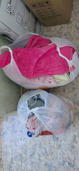 Отдам 2 пакета домашних детских вещей
