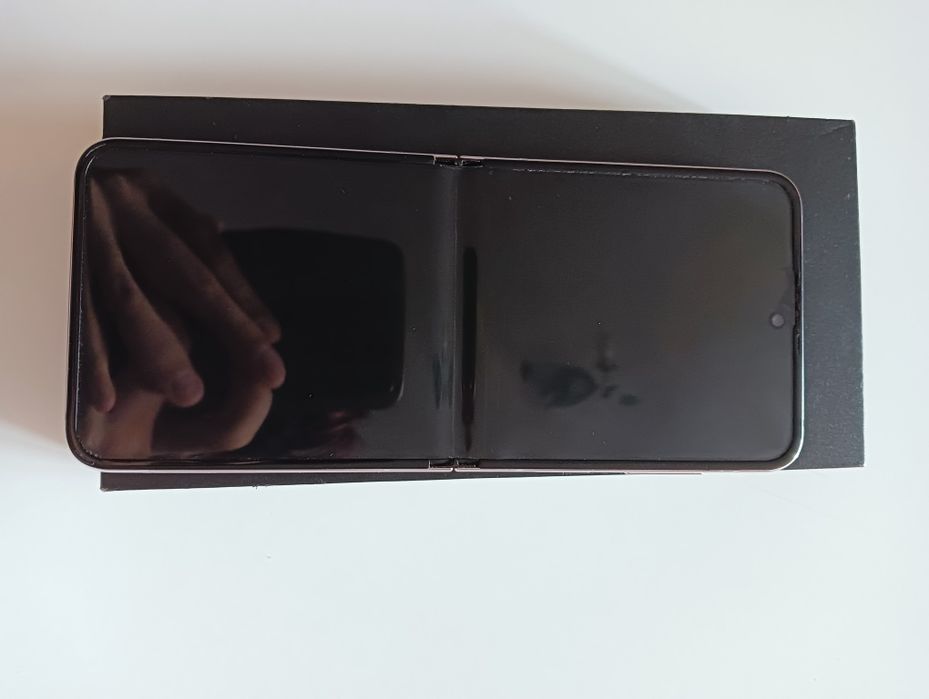 Продавам Galaxy Z Flip5