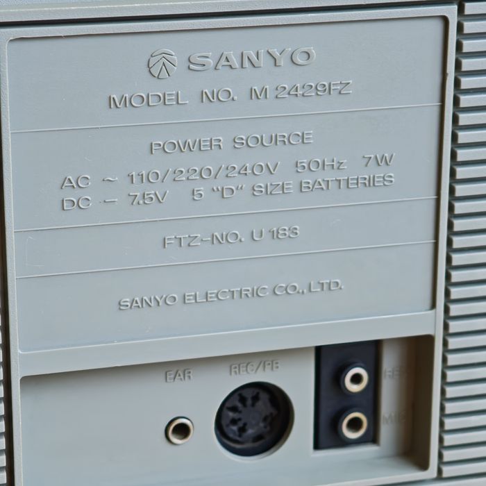 Радиокасетофон Sanyo M2429FZ (1982 г.)