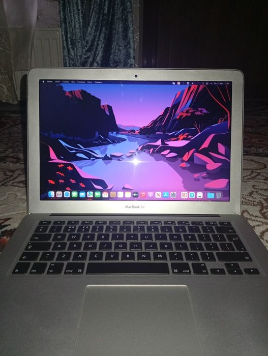 MacBook Air Sotiladi 2017