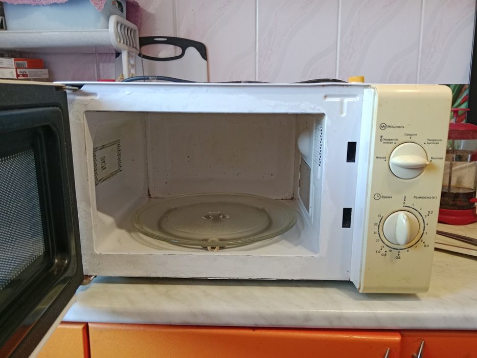Продается рабочая микроволновка