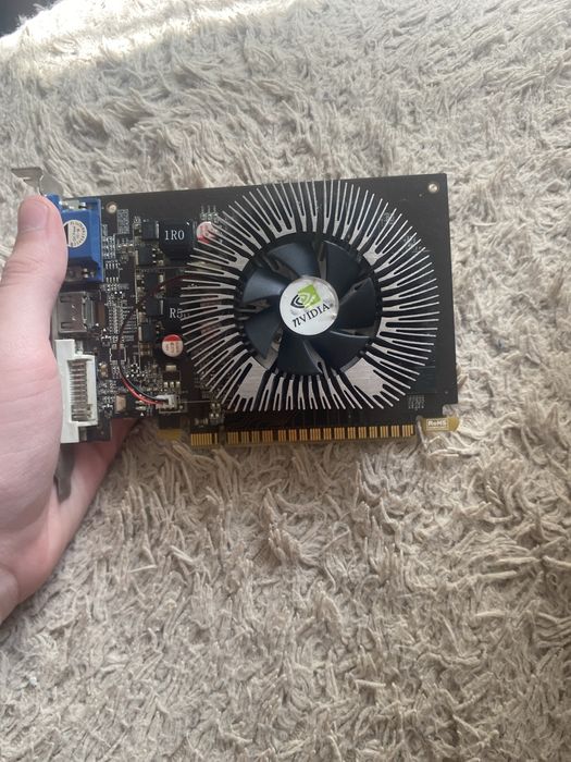 Видеокарта GT440 в хорошем состоянии